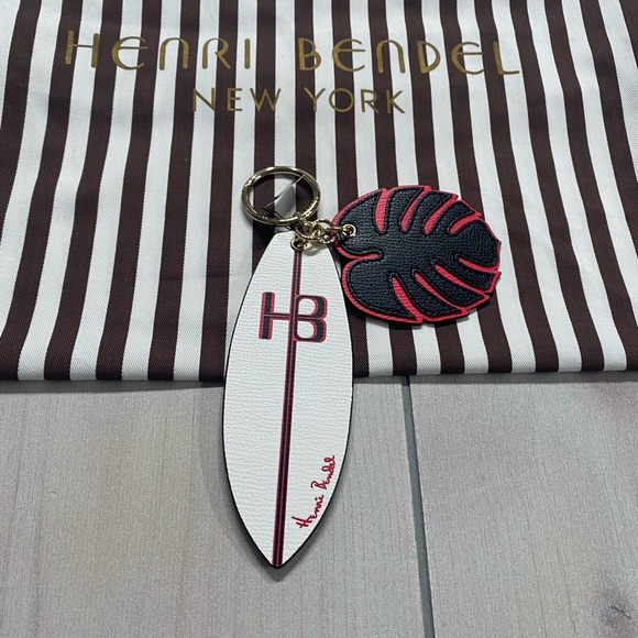 Henri Bendel Surf’s Up Keychain - Picture 5 of 5